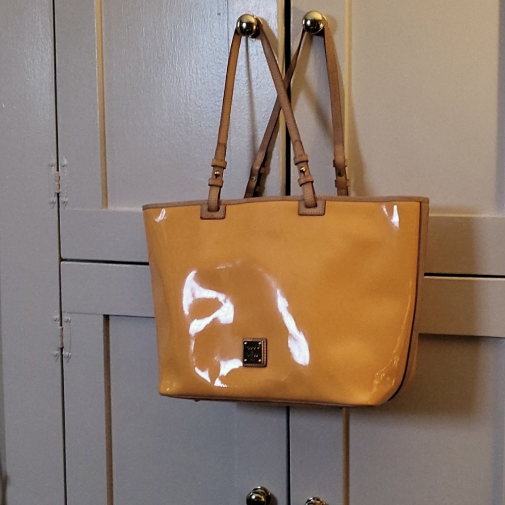Dooney and Bourke patent tote